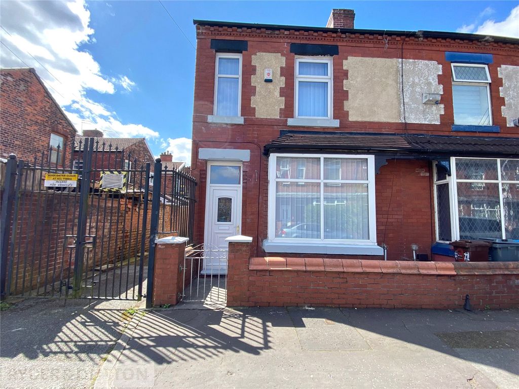 3 bed end terrace house to rent in Blue Bell Avenue, Moston, Manchester