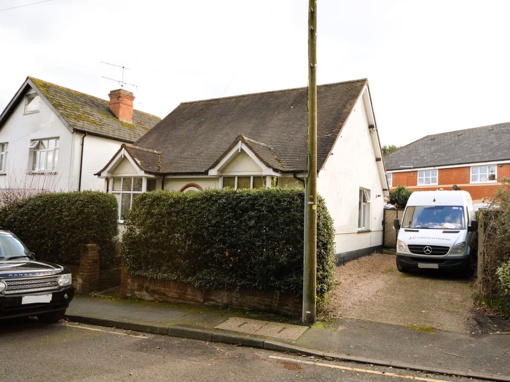 2 bed bungalow for sale in Church Road, Bagshot GU19, £475,000 Zoopla