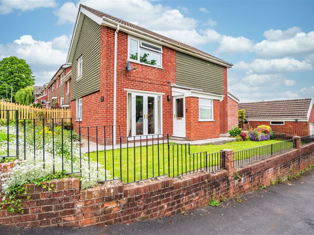 3 bed end terrace house for sale in St. Davids Road, Abergavenny NP7, £