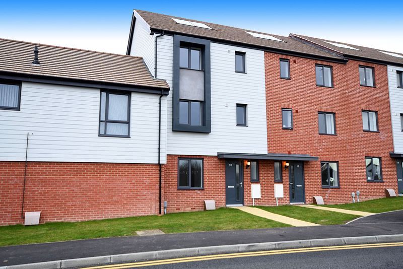 4 bed town house to rent in Sittingbourne Road, Maidstone ME14, £1,950 pcm Zoopla
