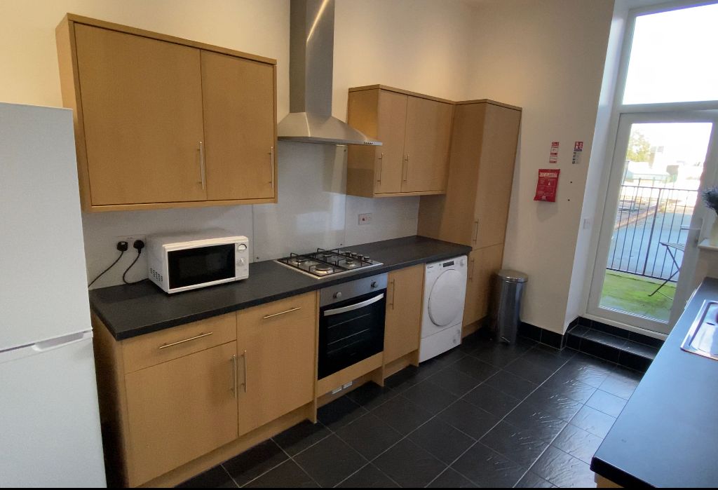 Room to rent in Harrow Road, London W9, £990 pcm Zoopla