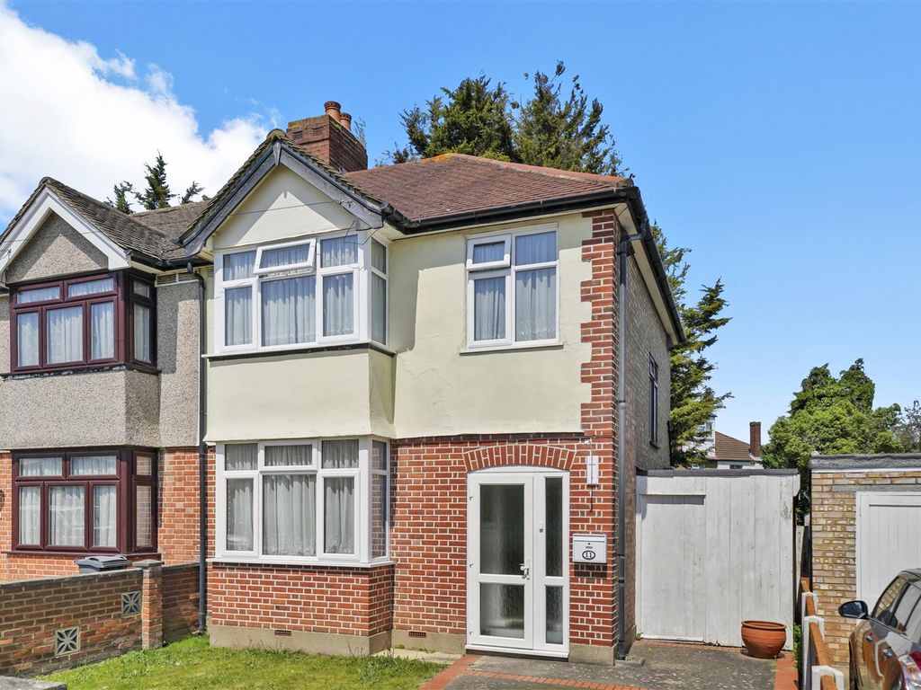 3 bed property for sale in Cross Road, Hanworth, Feltham TW13 Zoopla
