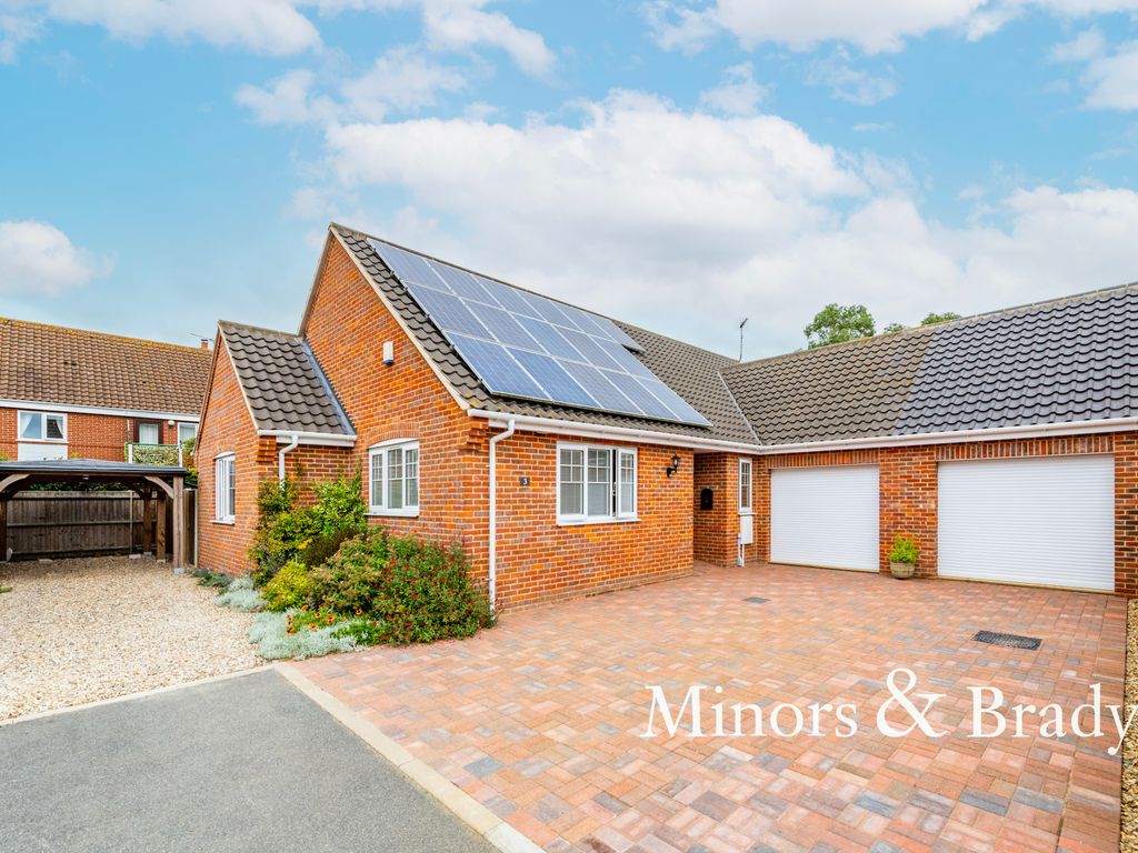 3 bed detached bungalow for sale in Old Tavern Close, Potter Heigham