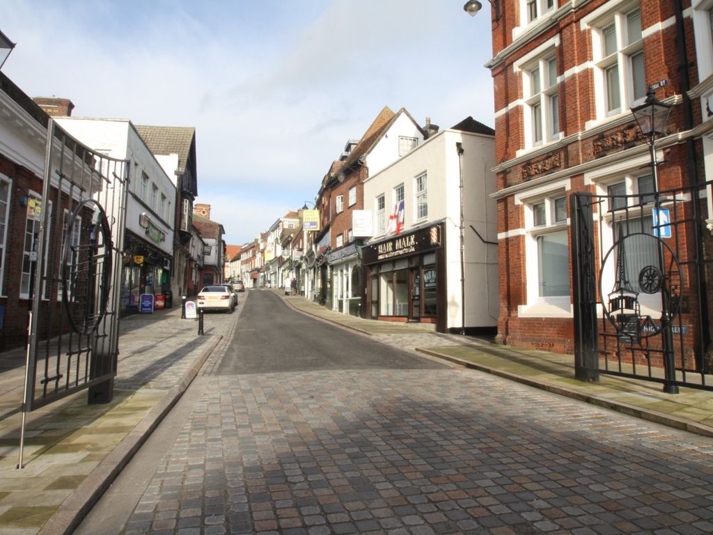 1 bed flat to rent in High Street, Hemel Hempstead, Hertfordshire HP1