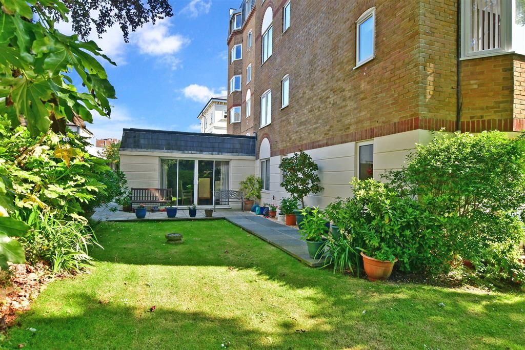 2 bed flat for sale in Gratwicke Road, Worthing, West Sussex BN11, £