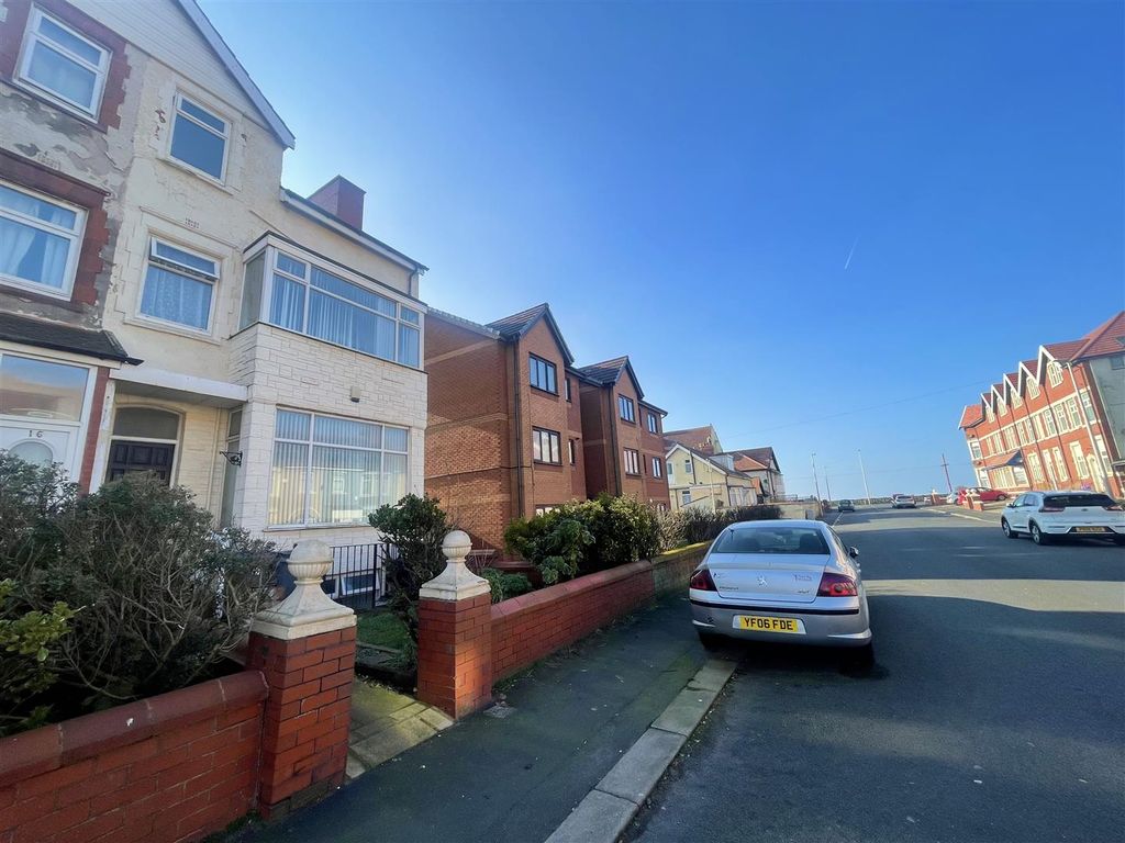 10 bed end terrace house for sale in Chatsworth Avenue, Bispham, Blackpool FY2 Zoopla