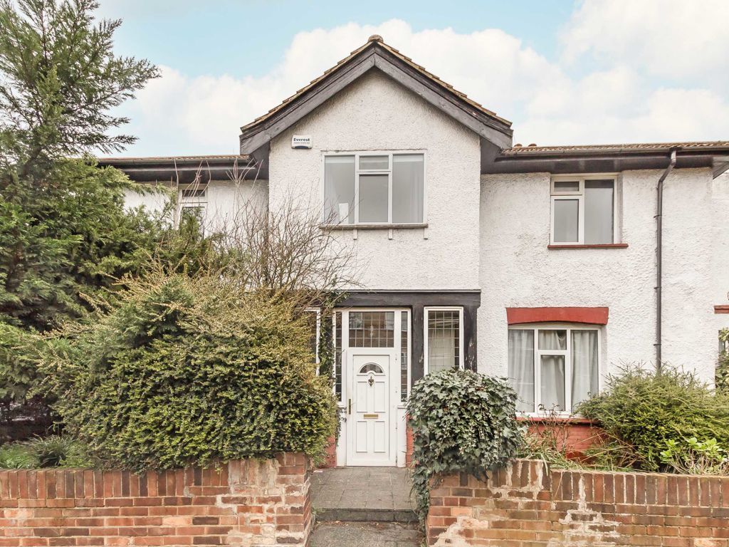 4 bed flat to rent in Ellesmere Road, London W4 Zoopla