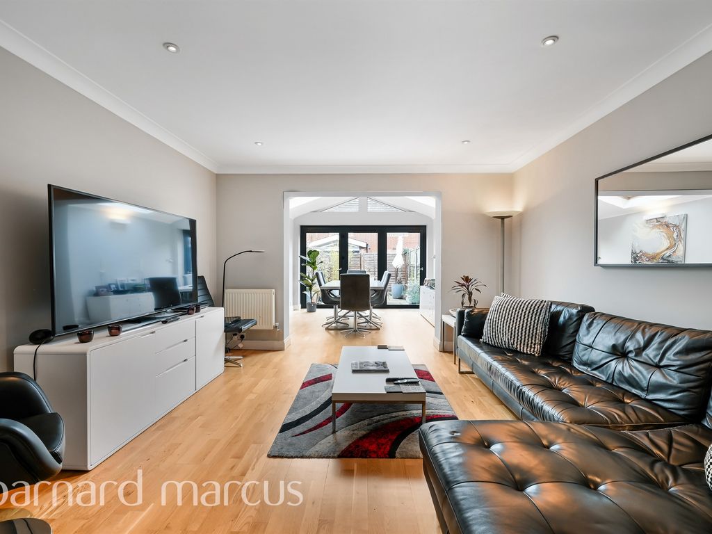 3 bed terraced house for sale in Knaresborough Drive, London SW18, £