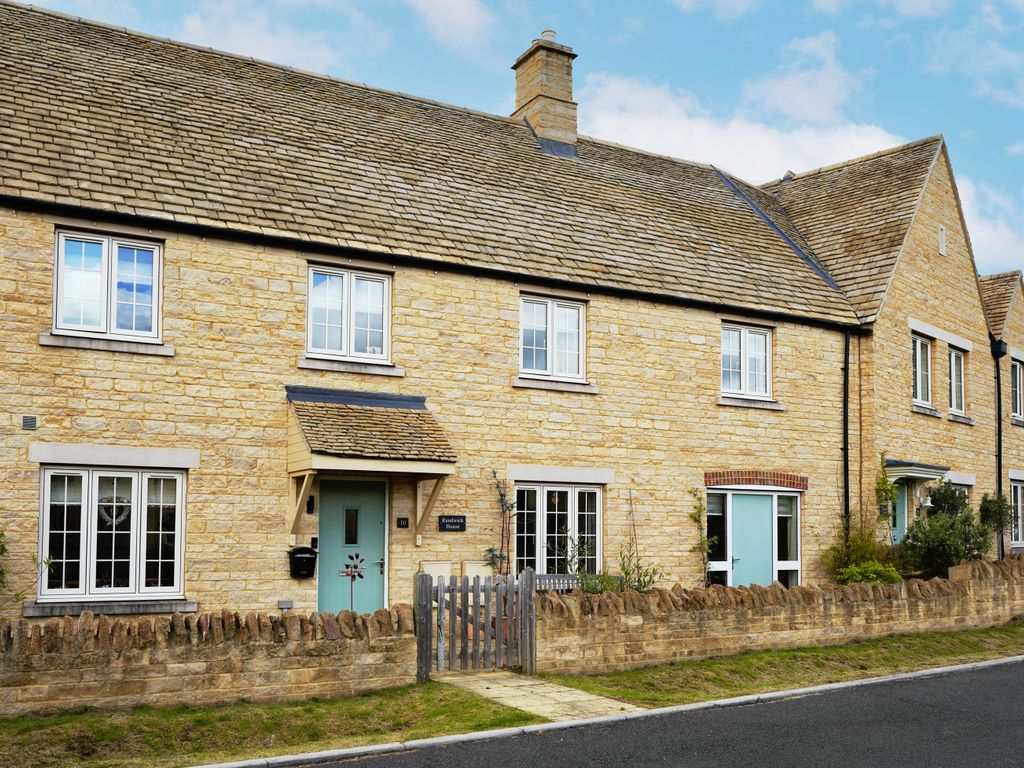 4 bed terraced house for sale in Field View Lane, Gloucester