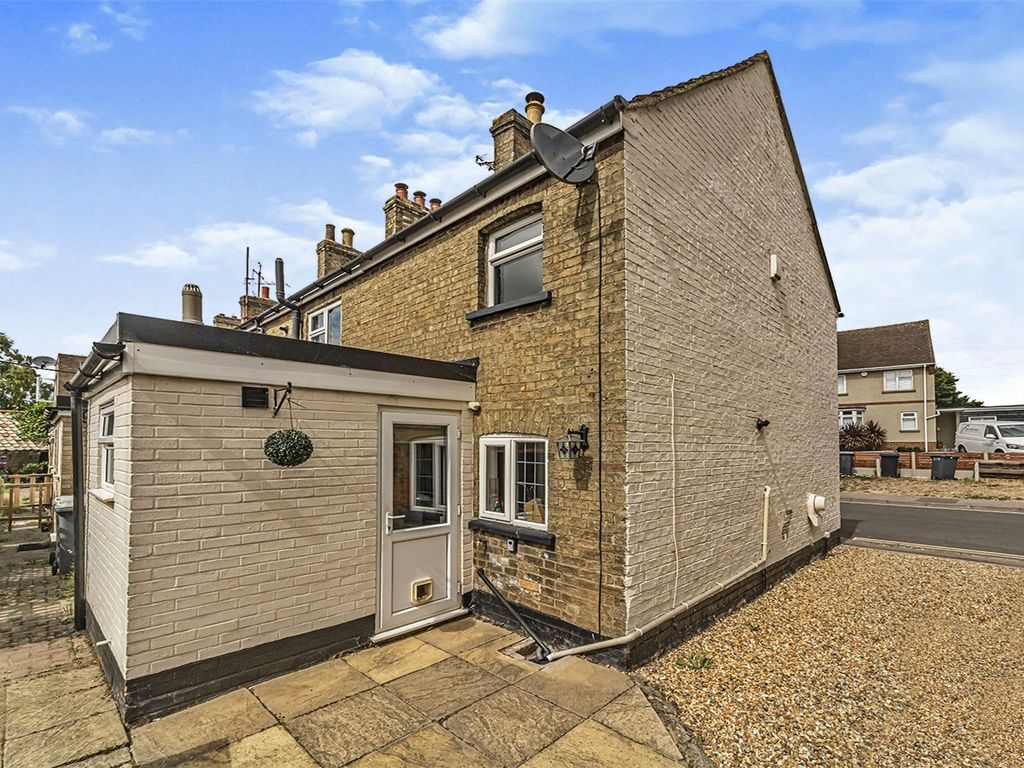2 bed end terrace house for sale in Station Road, Langford, Biggleswade