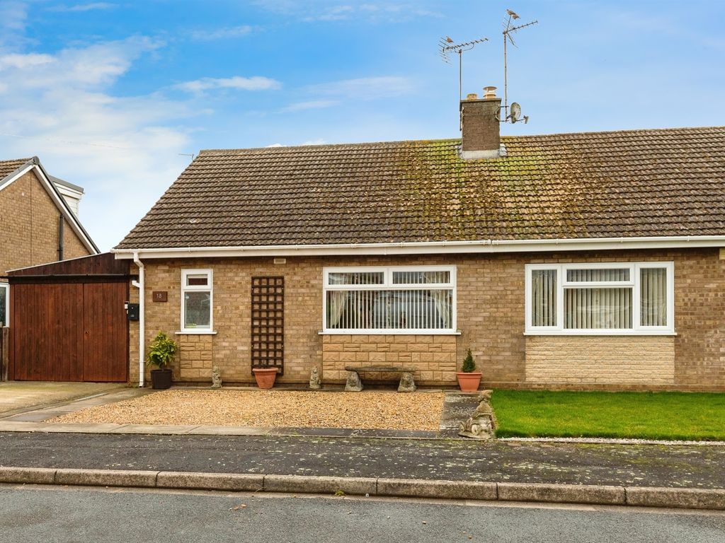 3 bed semidetached bungalow for sale in Otago Close, Whittlesey