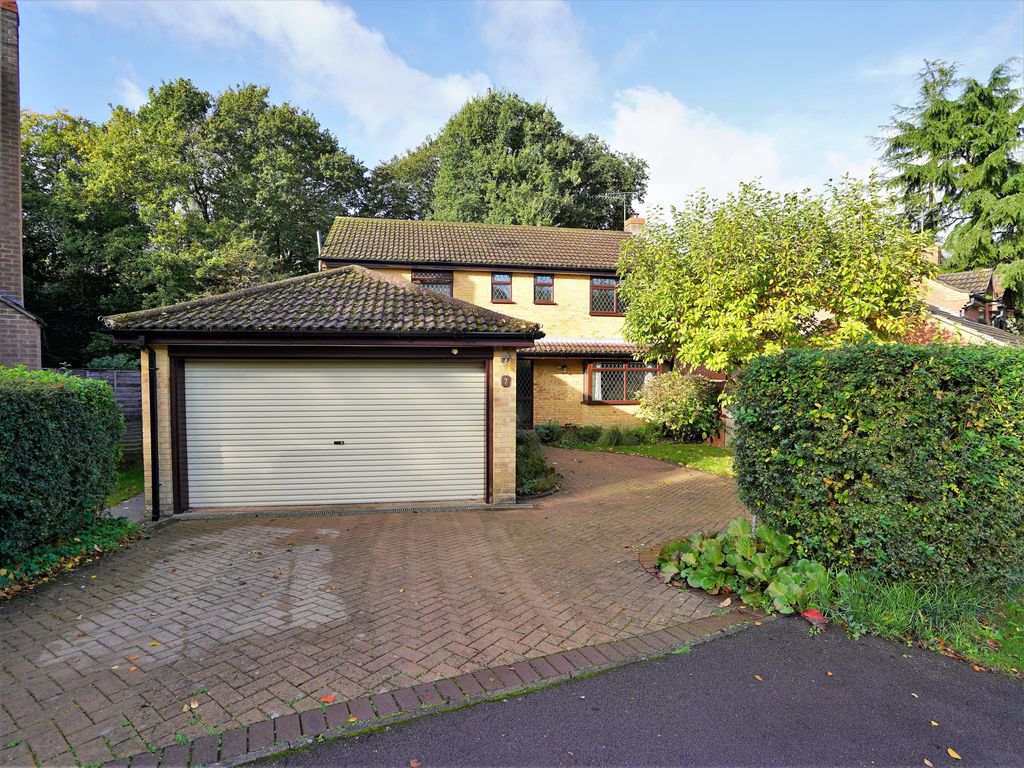 4 bed detached house for sale in Malvern Drive, Dibden Purlieu