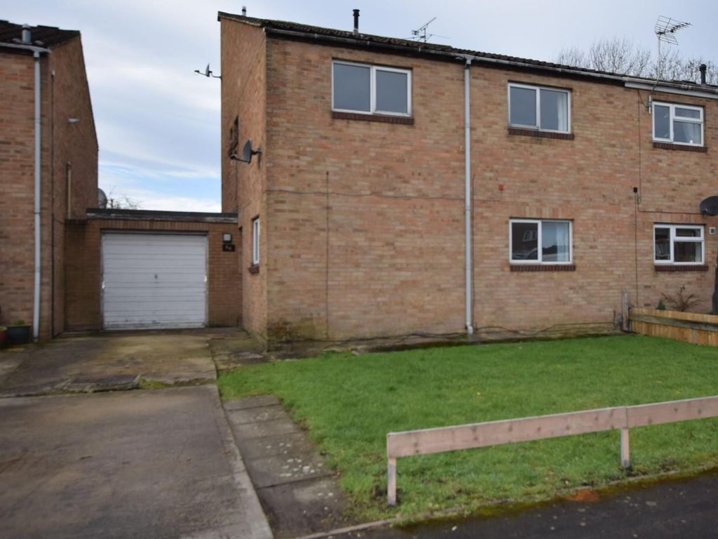4 bed end terrace house to rent in Beaulieu Close, Toothill, Swindon