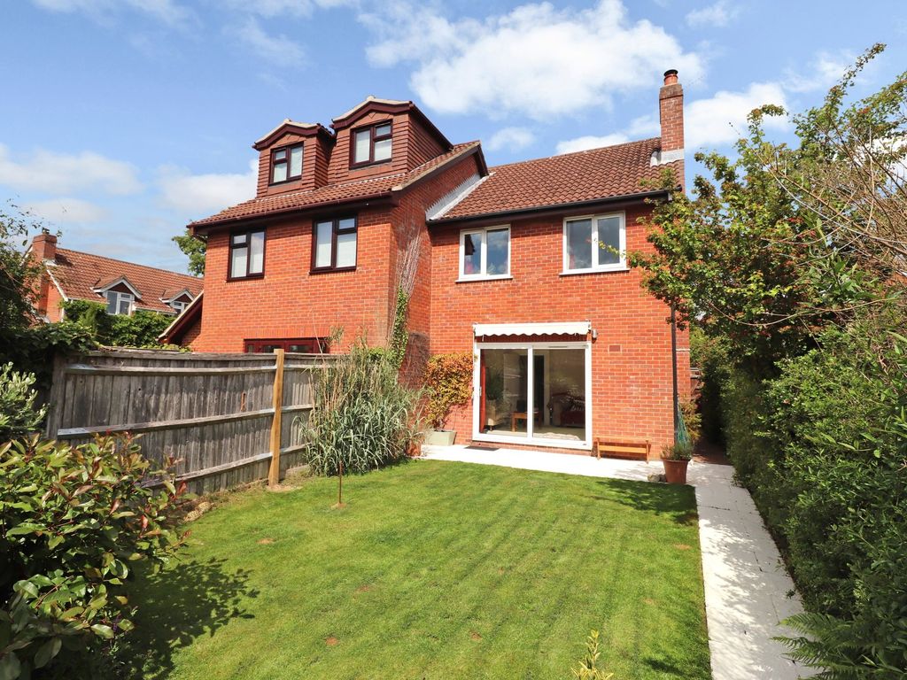 3 bed semidetached house for sale in Beverley Gardens, Swanmore SO32