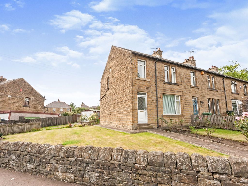 3 bed end terrace house for sale in Crescent Road, Netherton