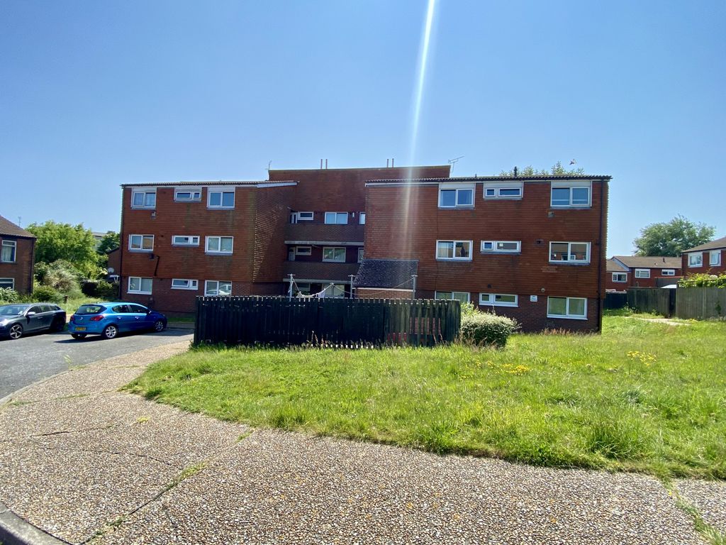 2 bed flat for sale in Walsingham Close, Eastbourne, East Sussex BN22