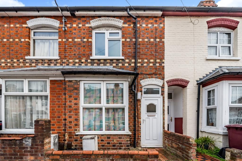 2 bed terraced house to rent in Wykeham Road, Reading RG6 Zoopla