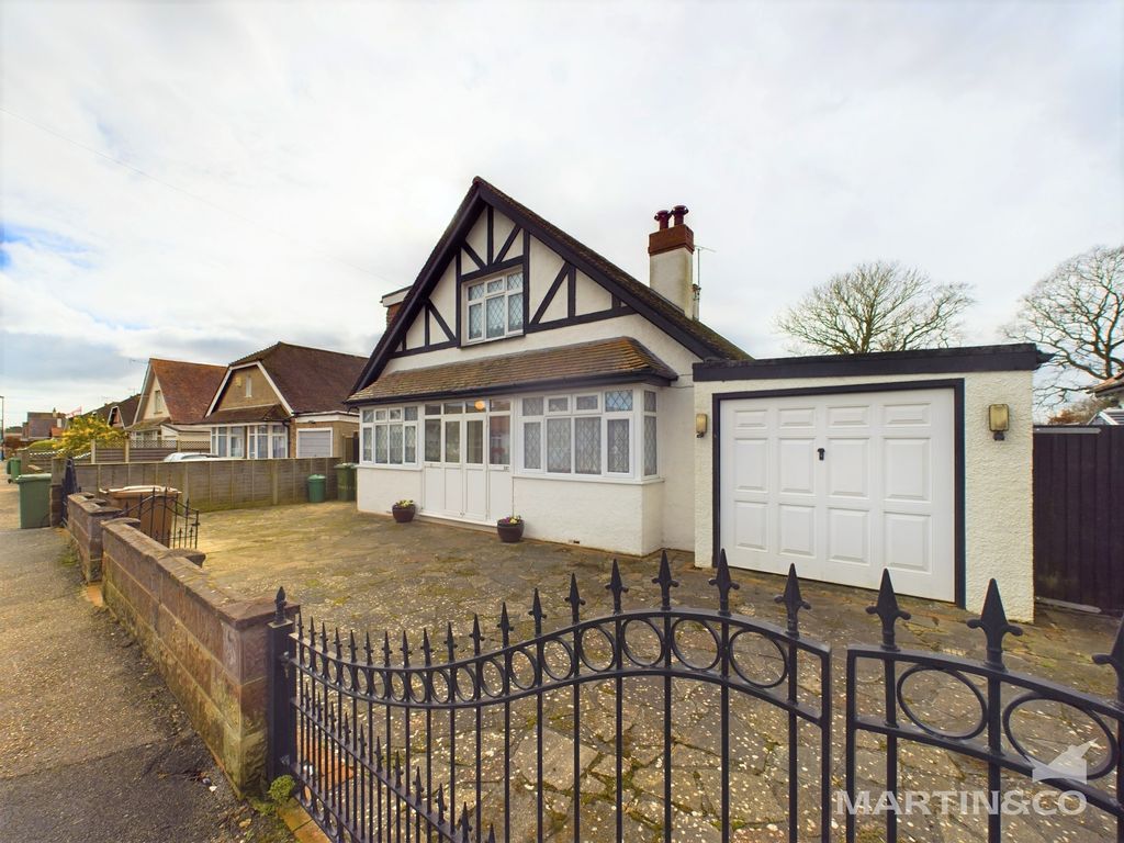 4 bed detached bungalow for sale in Pevensey Road, Bognor Regis, West