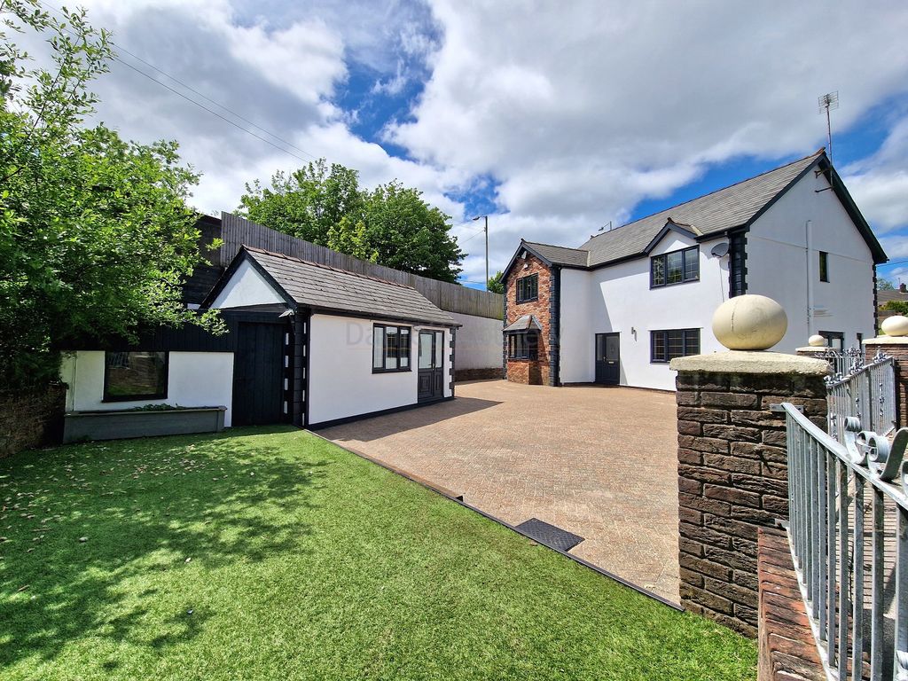 4 bed detached house for sale in Abergarw Drive, Brynmenyn, Bridgend