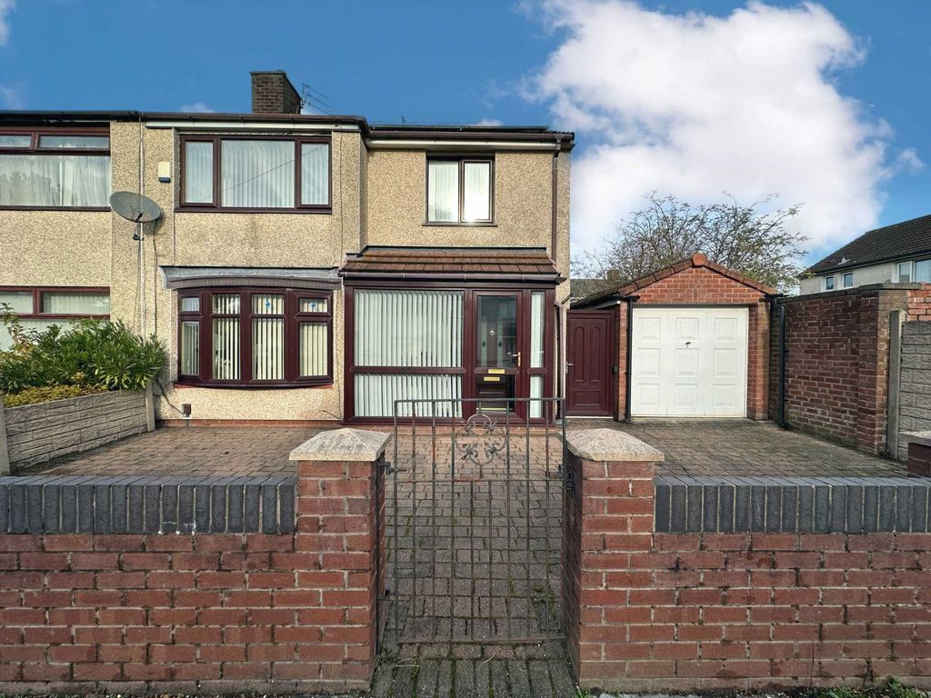 3 bed semidetached house for sale in Linslade Crescent, Northwood L33