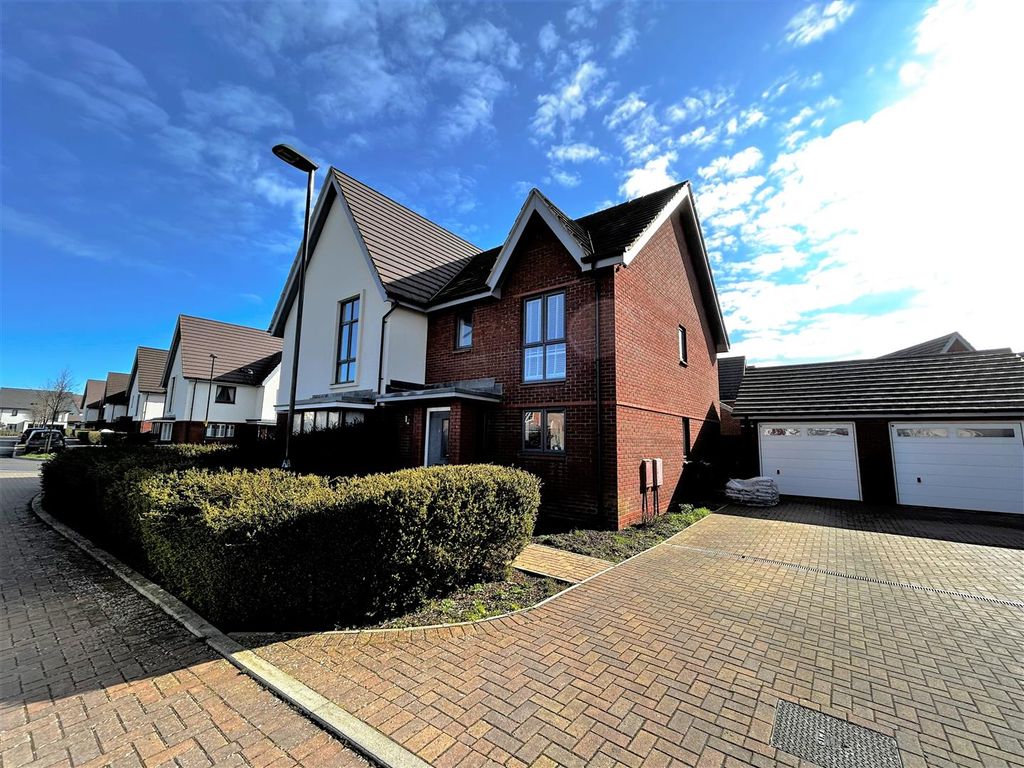 3 bed semidetached house for sale in Artisans Lane, Tadpole Garden