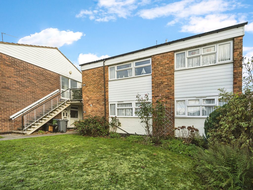 2 bed flat for sale in Beaconview Road, West Bromwich B71, £100,000