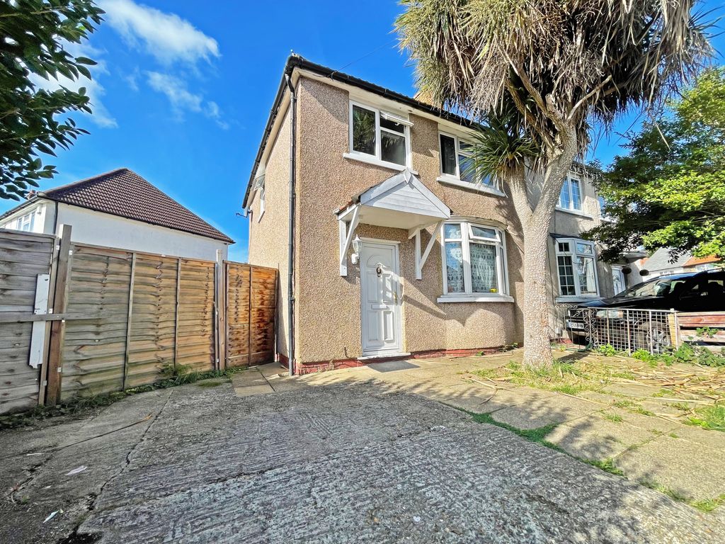 3 bed semidetached house for sale in Tudor Road, Hayes UB3, £500,000