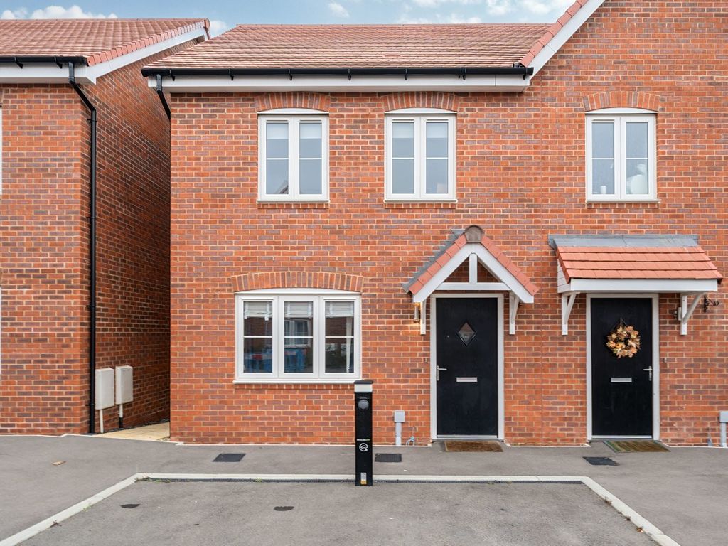2 bed semidetached house for sale in Canada Road, Deepcut, Camberley