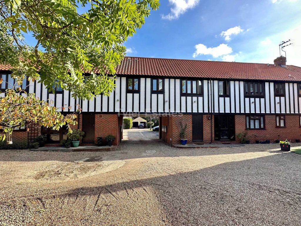2 bed flat for sale in Tudor Court, Noak Bridge SS15, £250,000 Zoopla