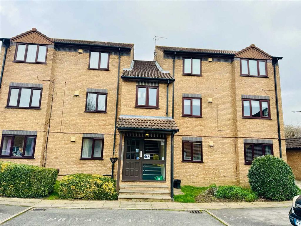 1 bed flat to rent in Flamborough Spur, Cippenham, Slough SL1, £1,150