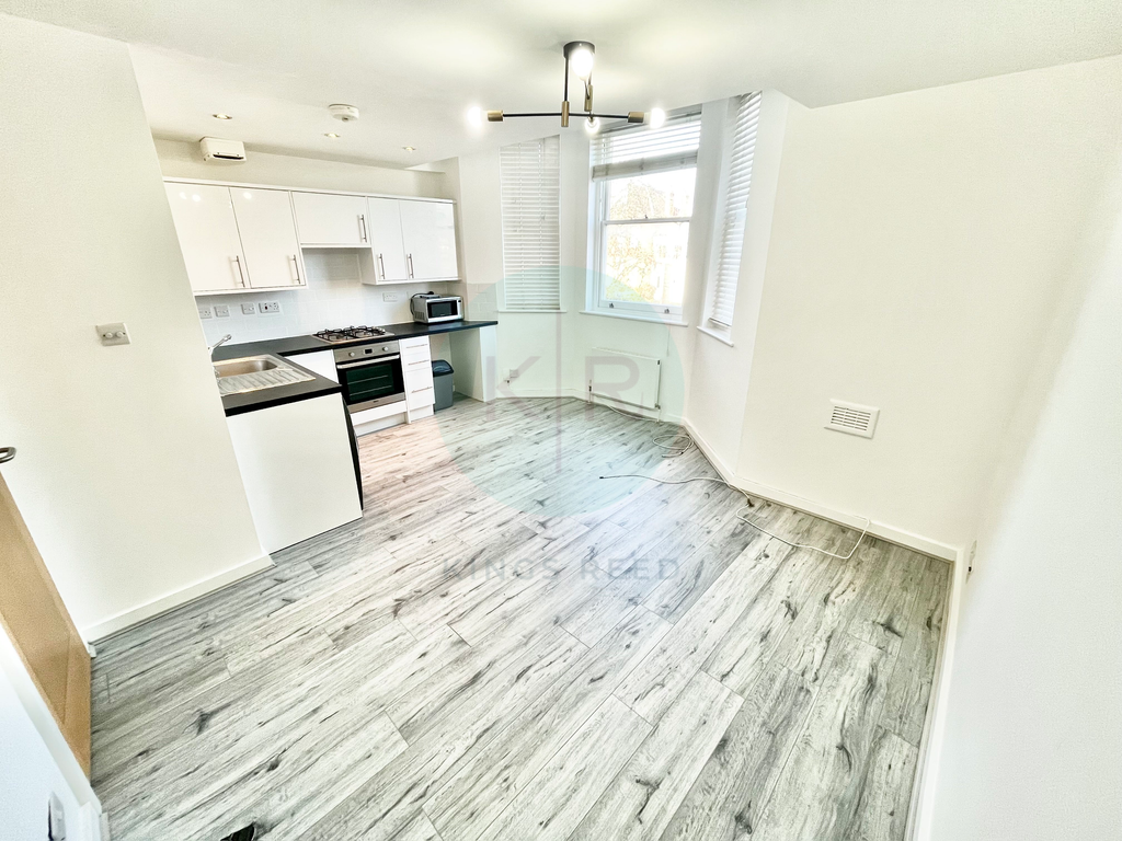 2 bed flat to rent in Brownhill Road, London SE6, £1,450 pcm Zoopla