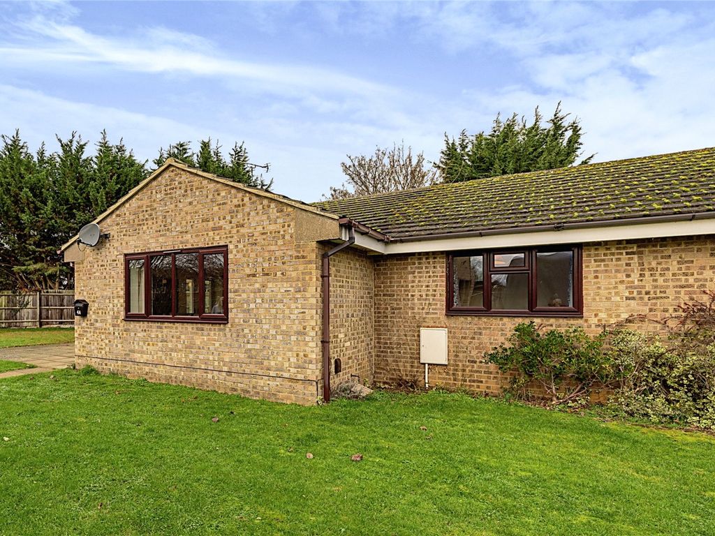 3 bed bungalow to rent in Chaucer Close, Bicester, Oxfordshire OX26