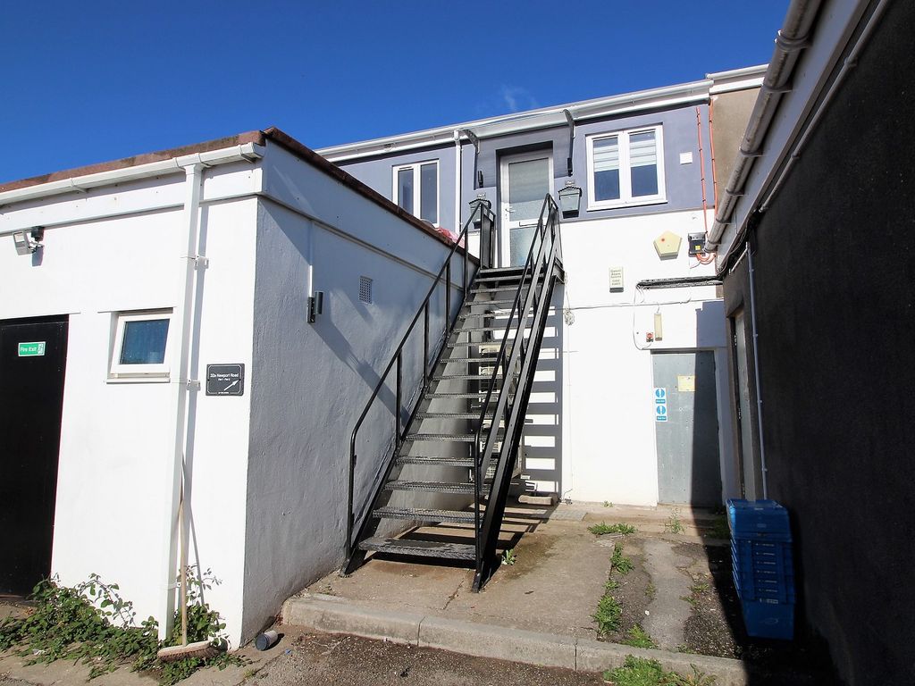 1 bed flat to rent in Flat 1, 32A Newport Road, Caldicot, Mon. NP26