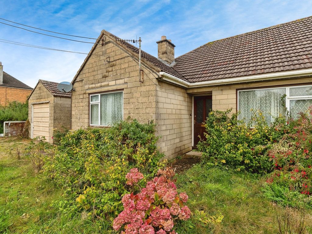 2 bed semidetached bungalow for sale in Arnolds Mead, Corsham SN13, £
