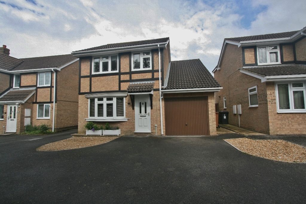 4 bed detached house to rent in Watling End, Hatch Warren, Basingstoke