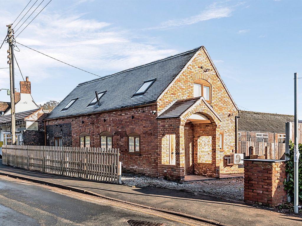2 bed barn conversion for sale in Drayton Lane, Drayton Bassett