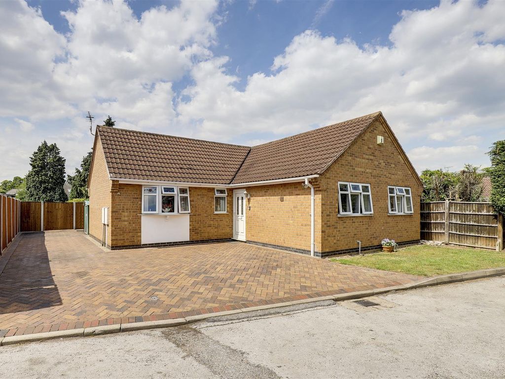2 bed detached bungalow for sale in Harrington Close, Gedling