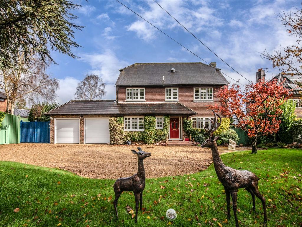 4 bed detached house for sale in Maynards Green, Heathfield TN21, £