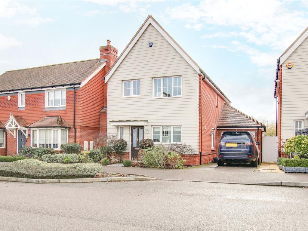 3 bed detached house for sale in Hastings Avenue, Cheshunt, Waltham