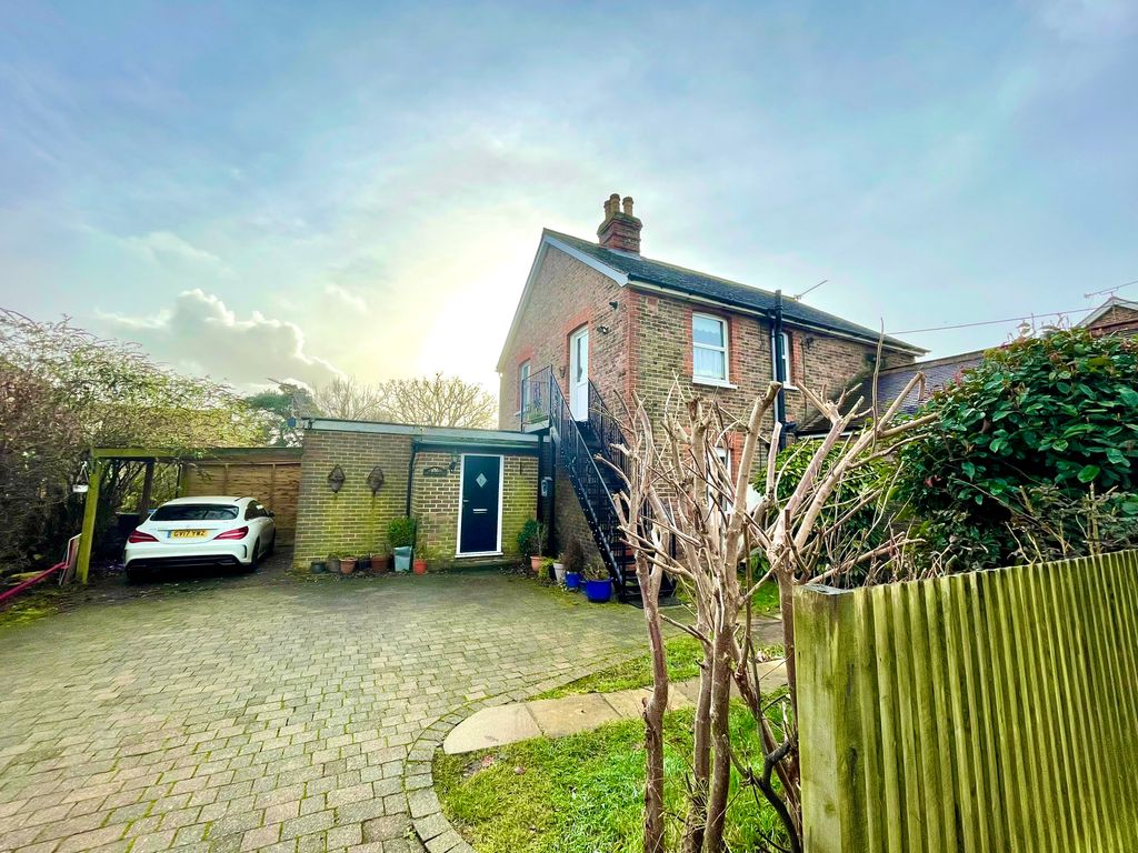 2 bed for sale in Copthorne Bank, Copthorne RH10 Zoopla