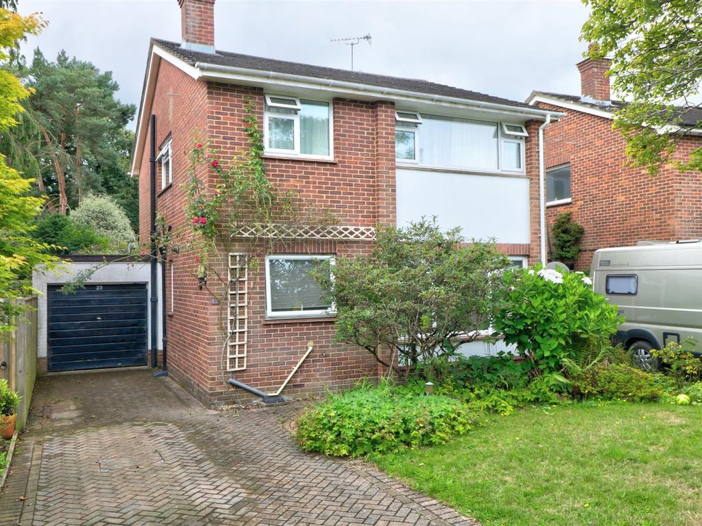 4 bed detached house for sale in Heathfield Road, Hiltingbury, Chandler