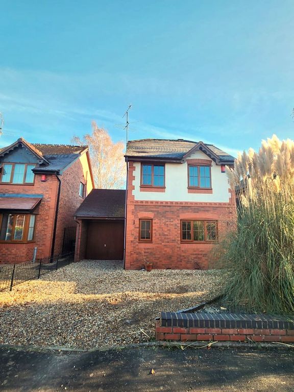 3 bed detached house to rent in Claughton Court, Kidderminster DY11, £