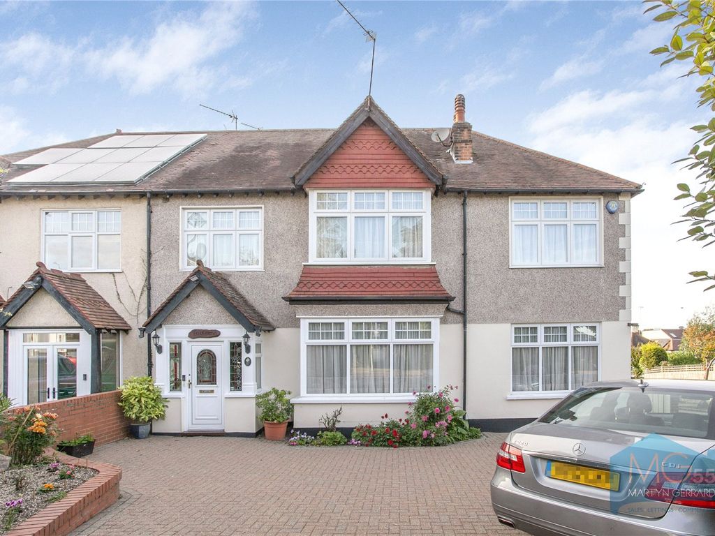 5 bed semidetached house for sale in Lyonsdown Road, New