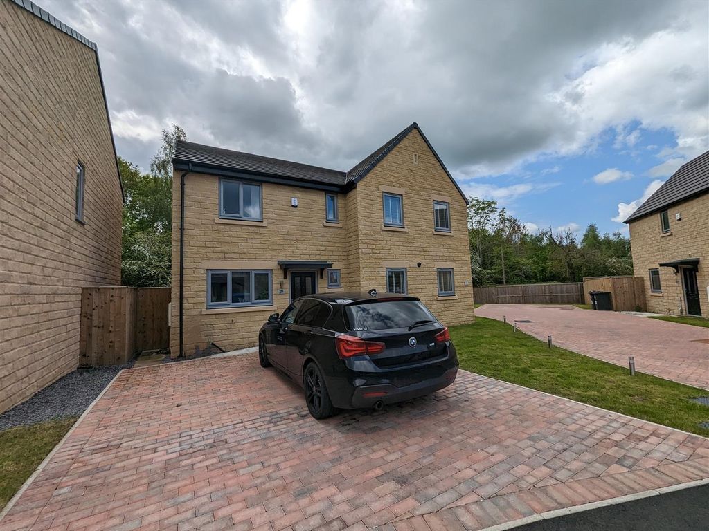3 bed semidetached house for sale in Wellington Drive, Middleton St