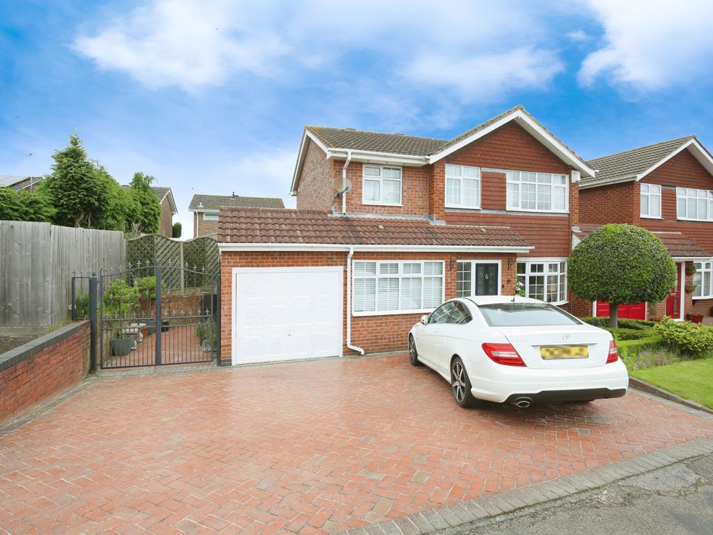 4 bed detached house for sale in Orkney Close, Nuneaton CV10, £315,000