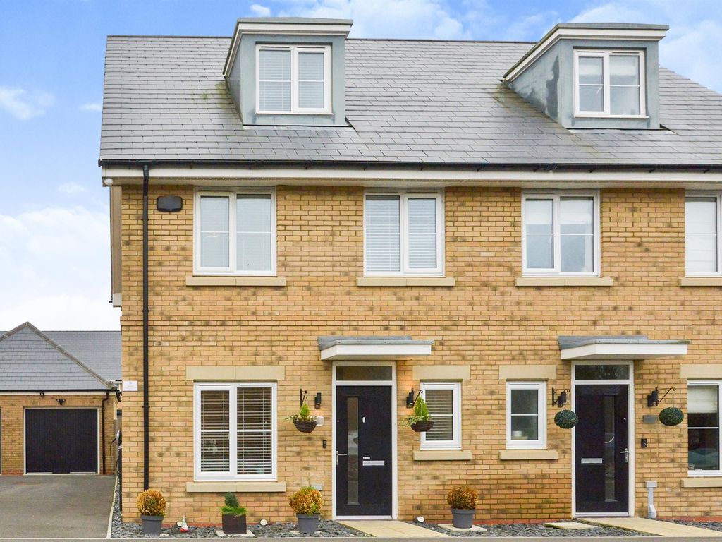 5 bed semidetached house for sale in Gotland Avenue, Whitehouse