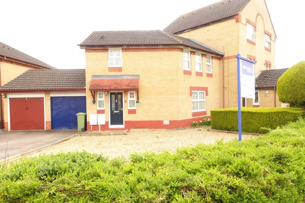 3 bed semidetached house to rent in Rhodes Place, Oldbrook, Milton