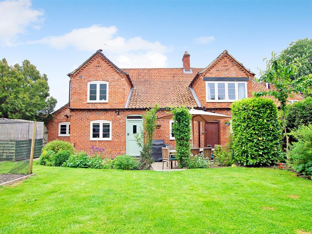 3 bed property for sale in Chapel Street, Beckingham, Lincoln LN5, £