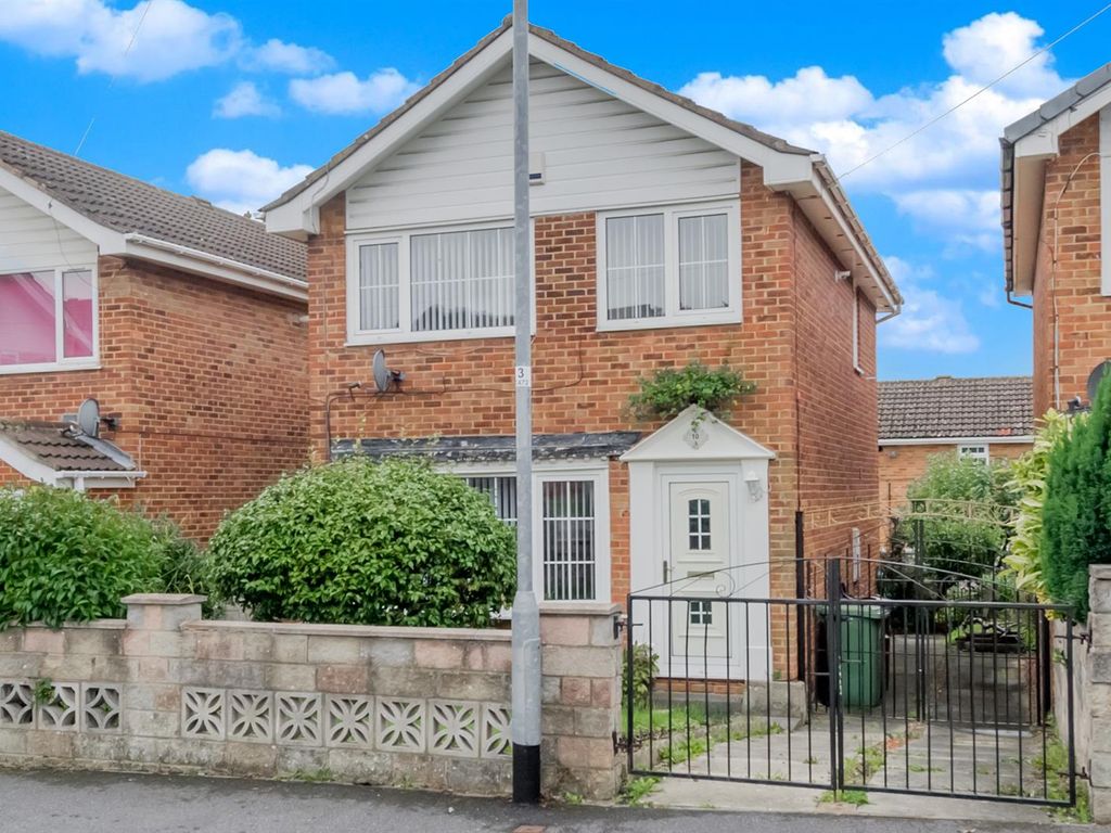 3 bed detached house for sale in Cliffe Park Mount, Lower Wortley