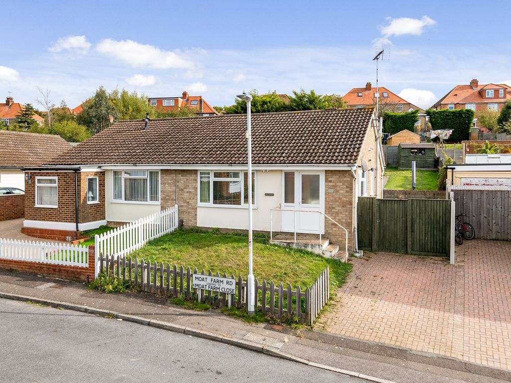 2 bed semidetached bungalow to rent in Moat Farm Road, Folkestone CT19